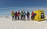 Il bivacco posizionato nella giornata di ieri dai responsabili della tracciatura del percorso, a 3800 metri di quota